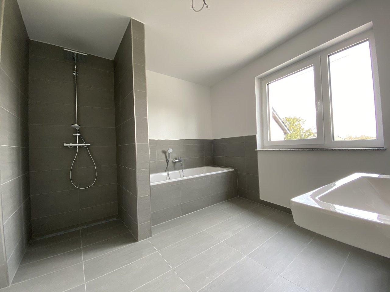 Schöne Neubau Etagen-Wohnung in SB-Ensheim!