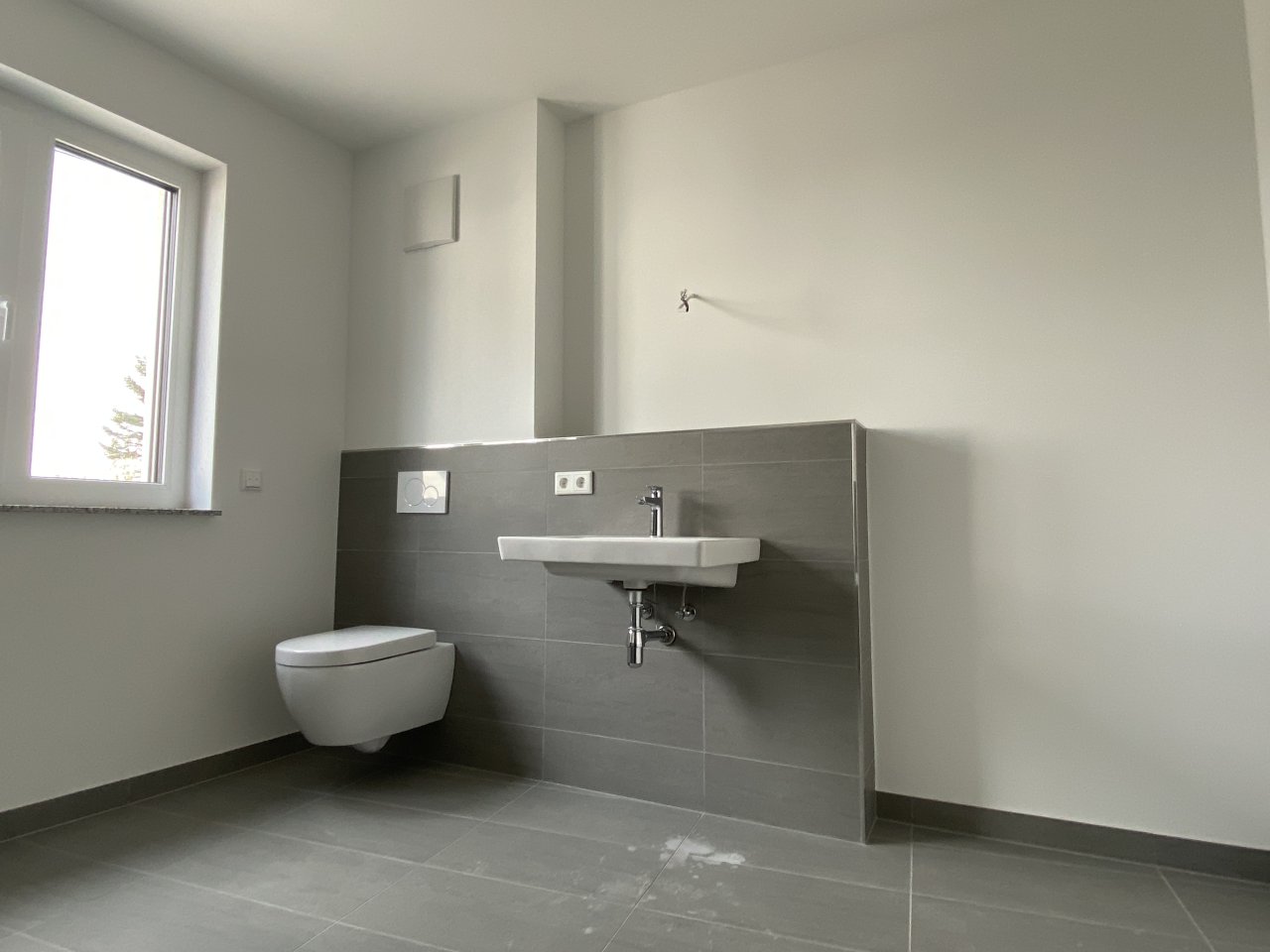 Schöne Neubau Etagen-Wohnung in SB-Ensheim!