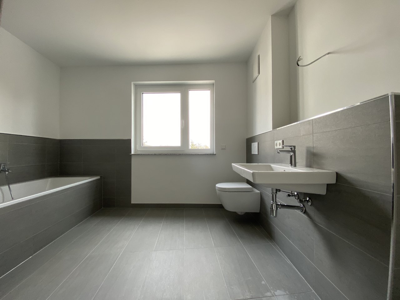 Schöne Neubau Etagen-Wohnung in SB-Ensheim!