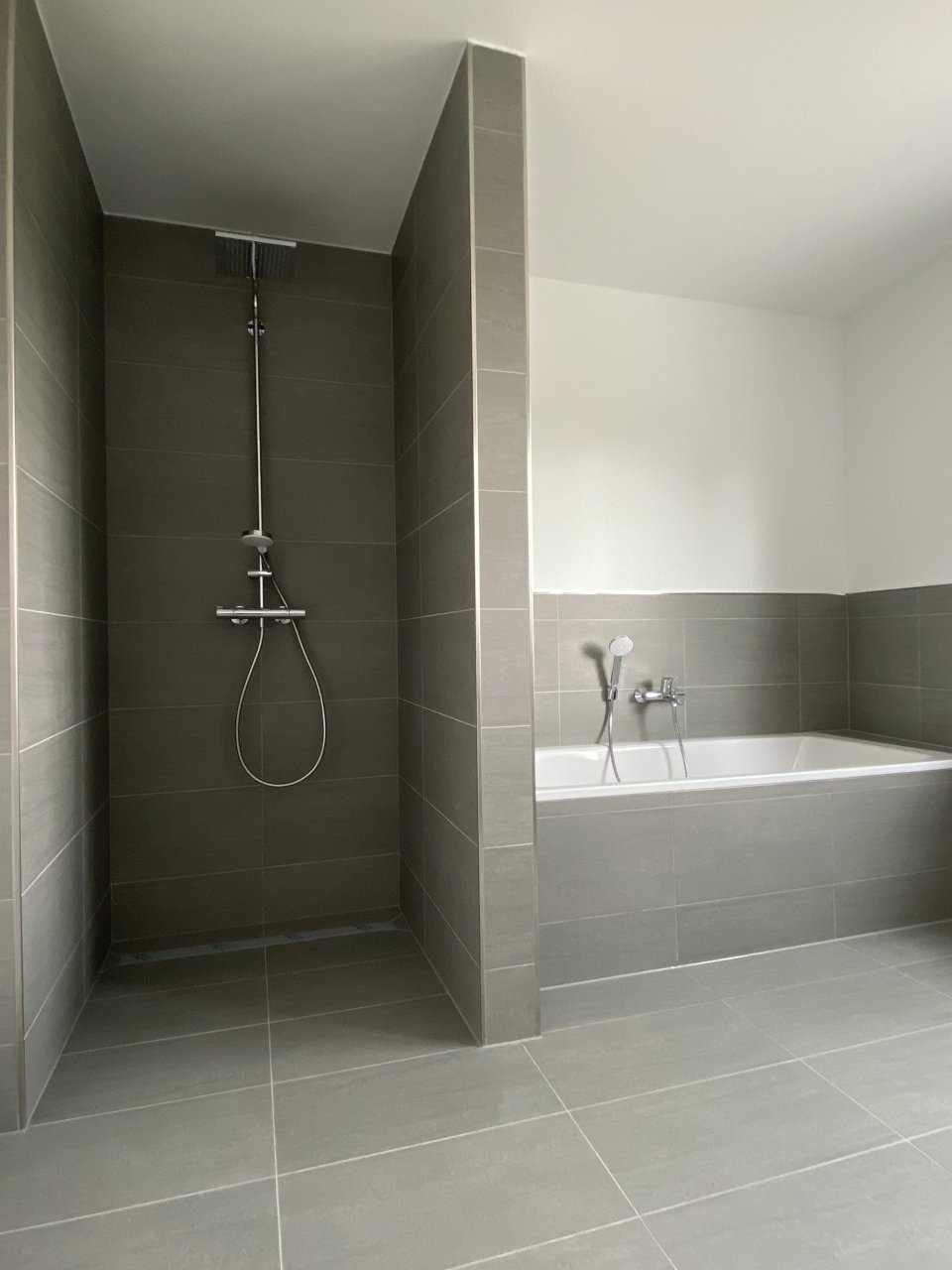 Schöne Neubau Etagen-Wohnung in SB-Ensheim!