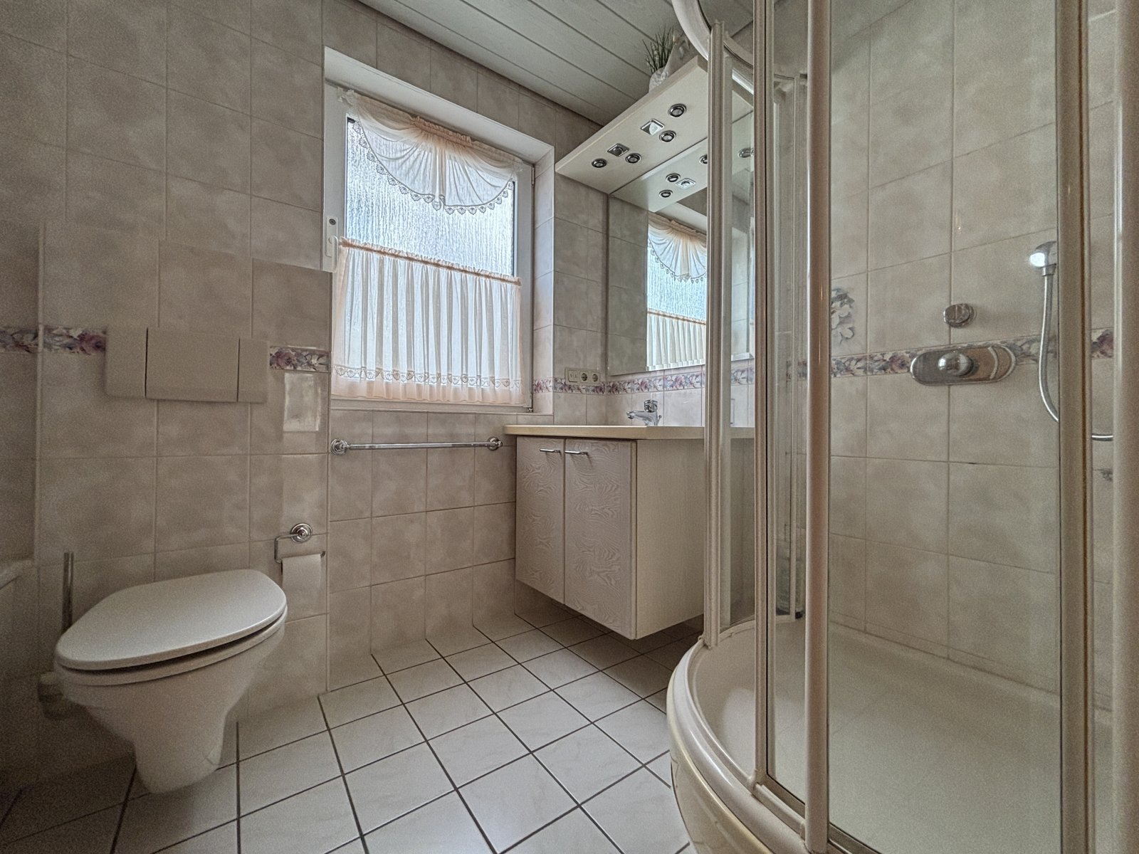 Top-Lage! Zweifamilienhaus mit ELW in 66129 SB-Bübingen!