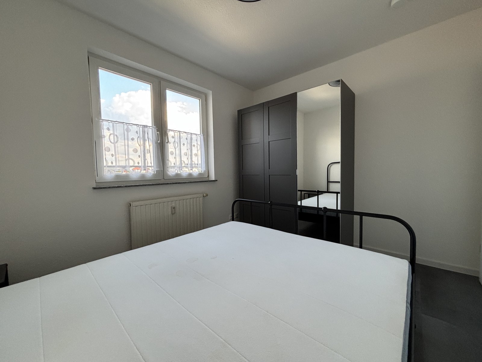 Voll möblierte Etagen-Wohnung in City-Lage! Kurzzeitmiete möglich!