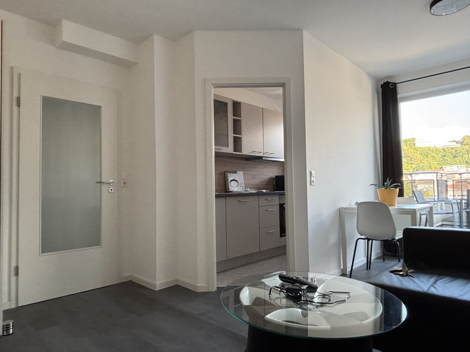 Voll möblierte Etagen-Wohnung in City-Lage! Kurzzeitmiete möglich!