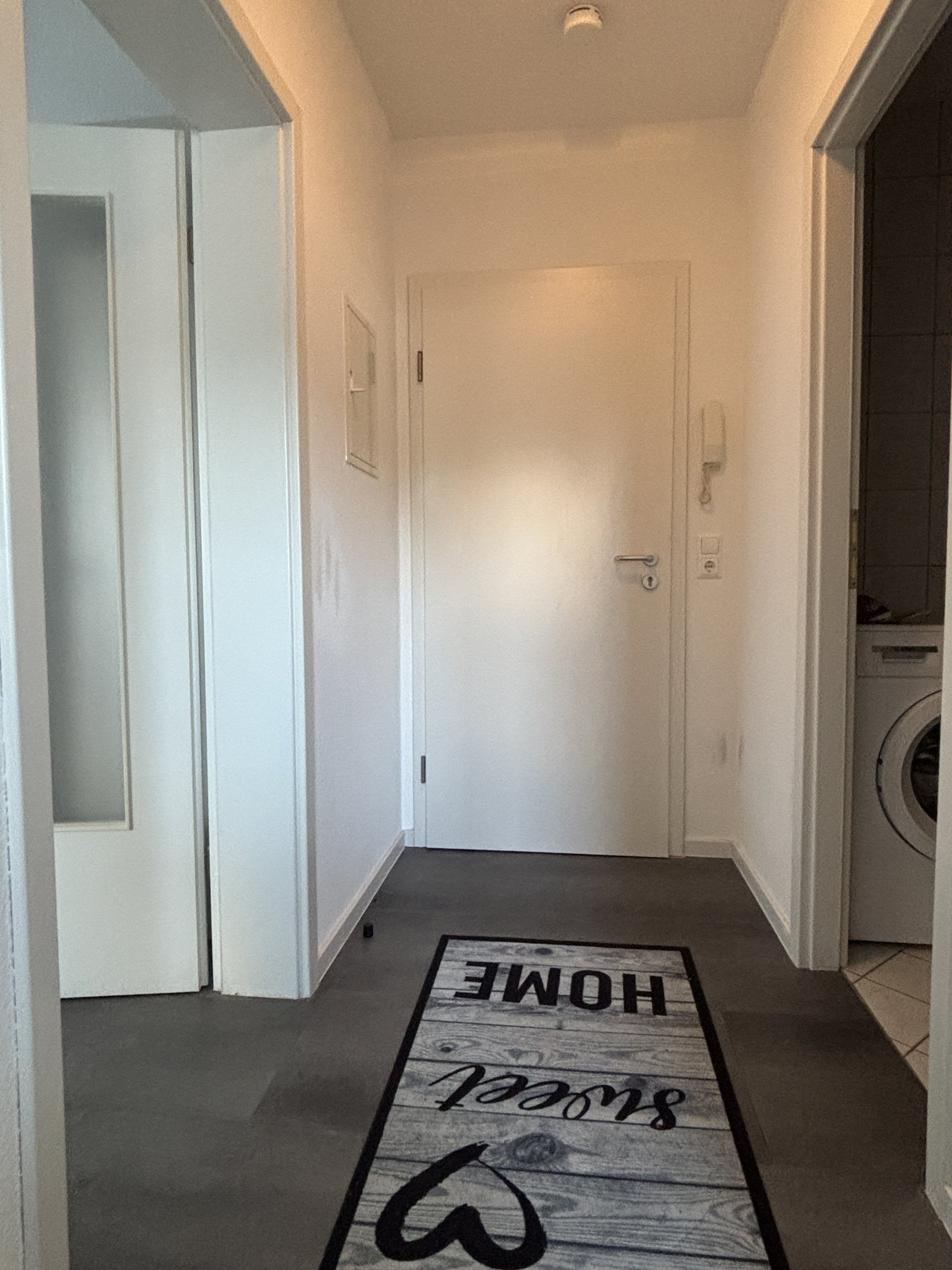 Voll möblierte Etagen-Wohnung in City-Lage! Kurzzeitmiete möglich!