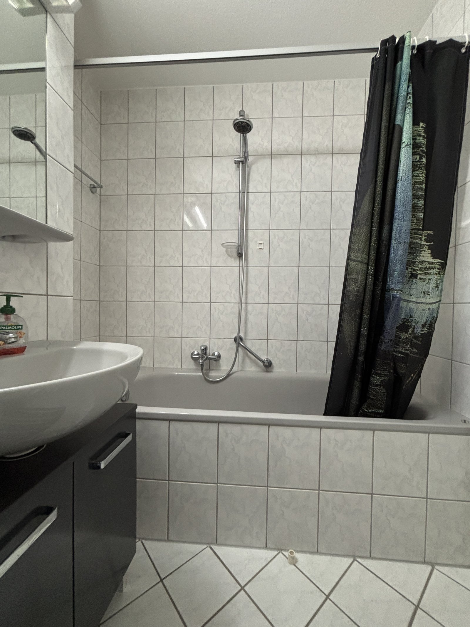 Voll möblierte Etagen-Wohnung in City-Lage! Kurzzeitmiete möglich!