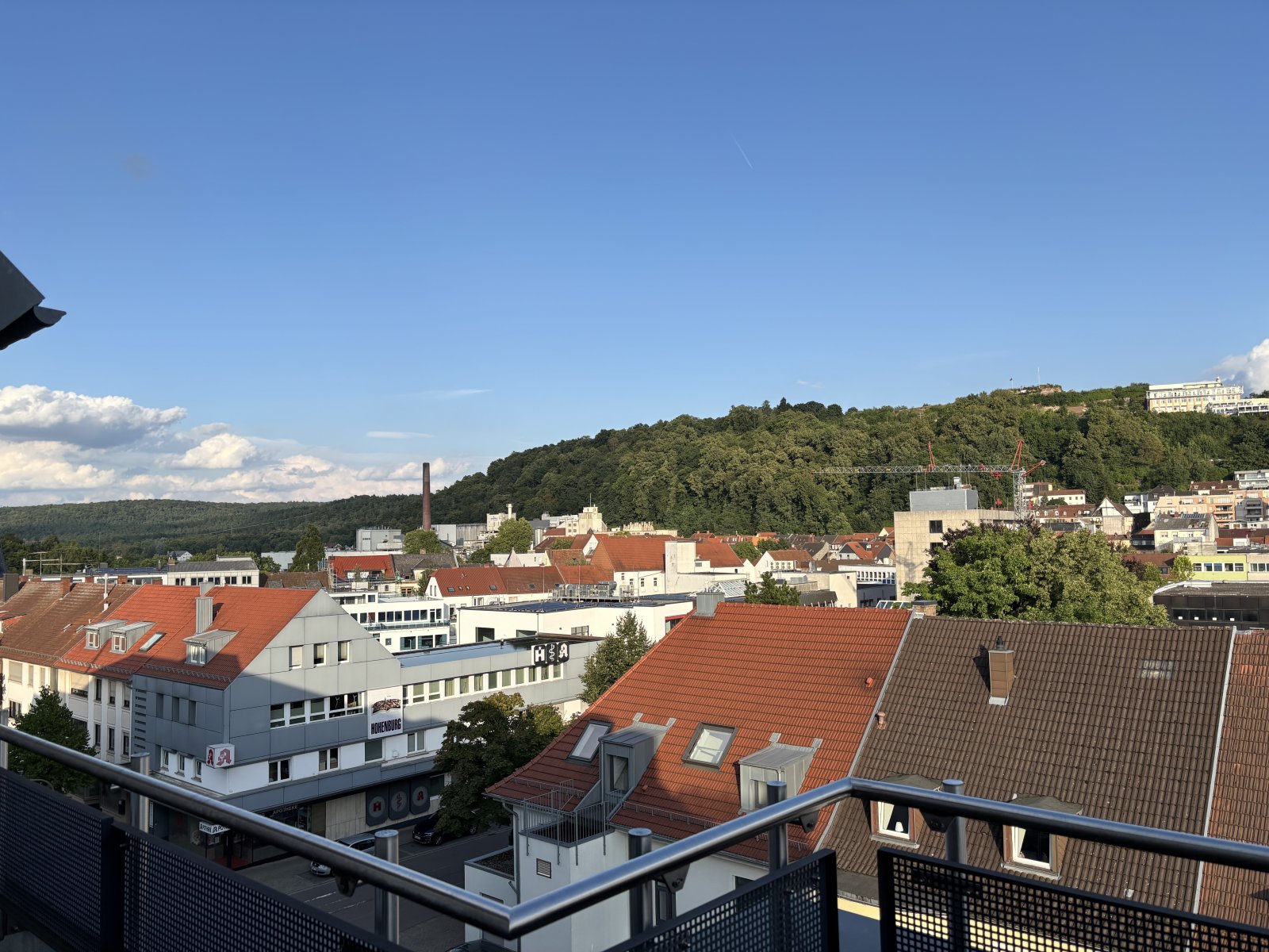 Voll möblierte Etagen-Wohnung in City-Lage! Kurzzeitmiete möglich!