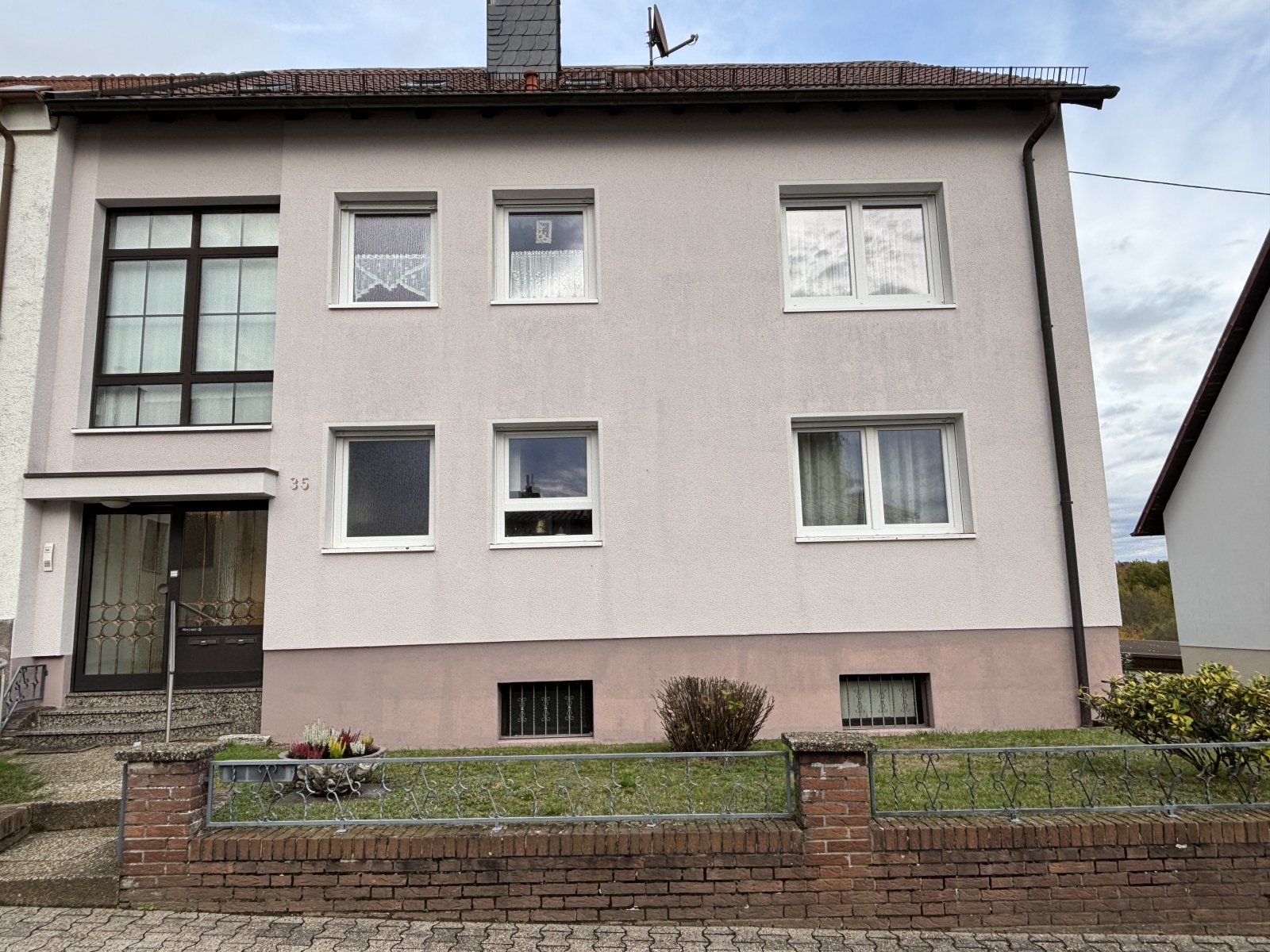 Sehr schönes Haus im Grünen & in perfekter Lage von Spiesen-Elversberg!