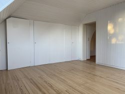 Ankleidezimmer mit Einbauschränken