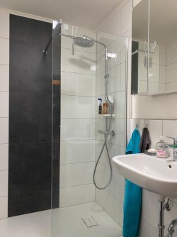 Bad mit begehbarer Dusche Bad mit begehbarer Dusche