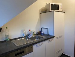 Küche mit Spülmaschine & Einbaukühlschrank Küche mit Spülmaschine & Einbaukühlschrank