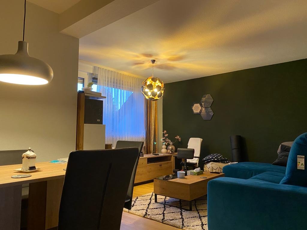 Blick vom Esszimmer ins Wohnzimmer Blick vom Esszimmer ins Wohnzimmer