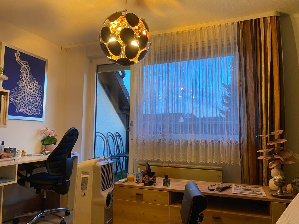 Wohnzimmer & Durchgang zur Loggia Wohnzimmer & Durchgang zur Loggia