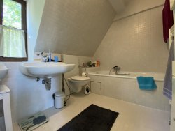 Badezimmer mit Badewanne Badezimmer mit Badewanne