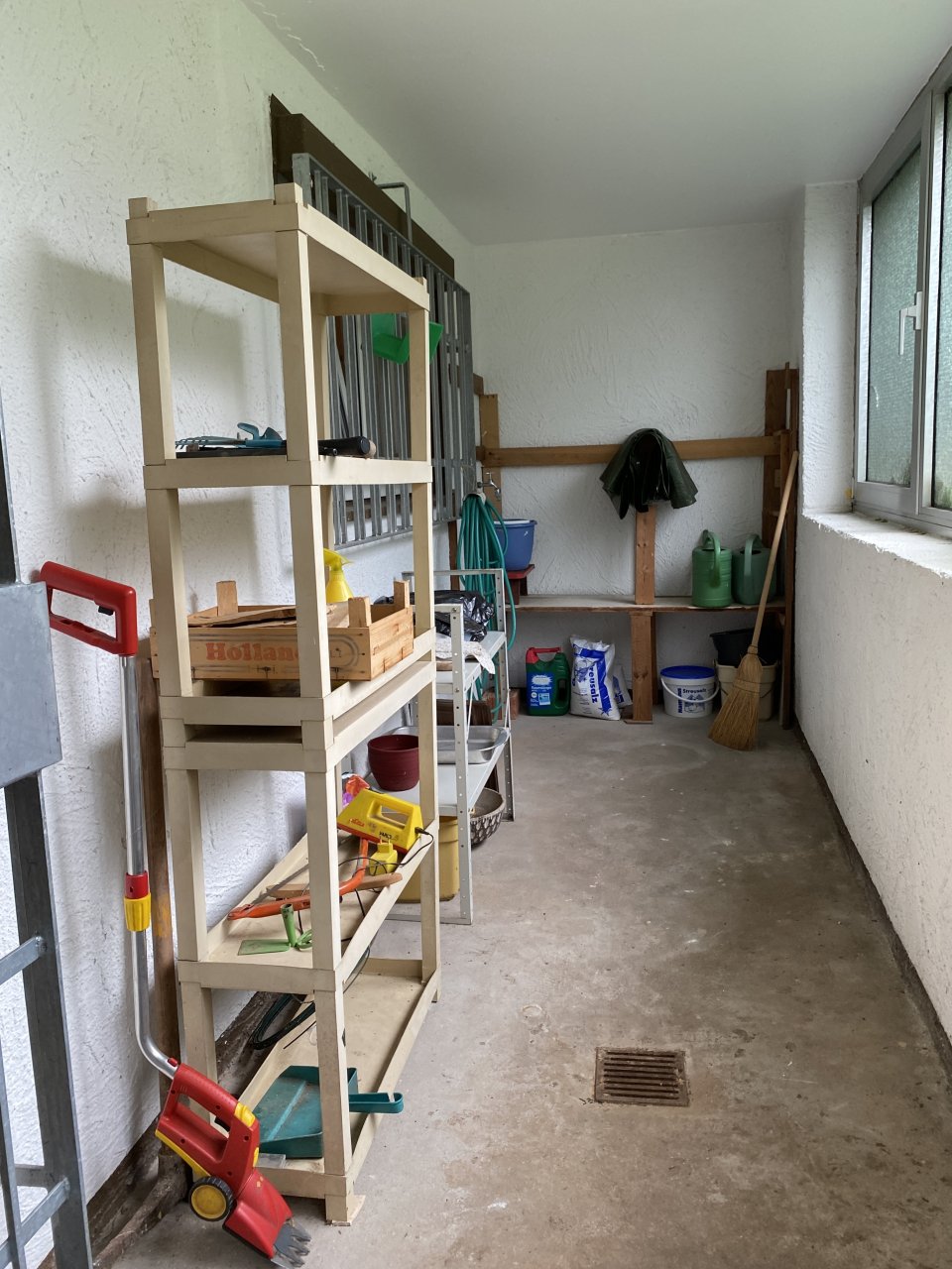 Geräteraum unter Balkon EG