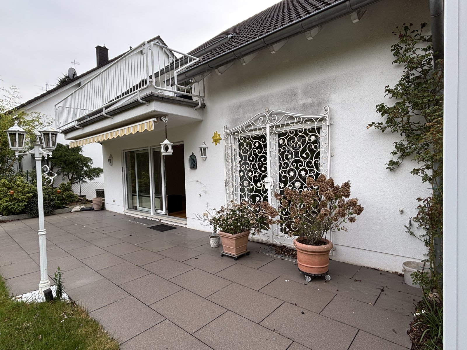 Terrasse und Rückansicht