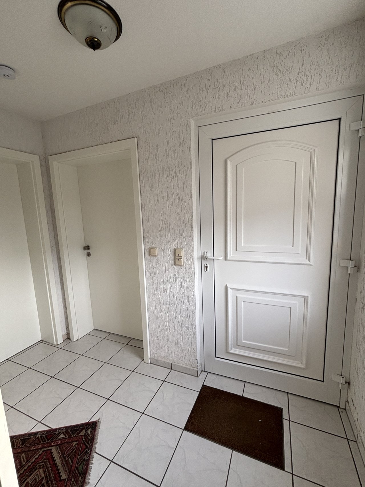 Haustür & Eingangstür UG-Wohnung Haustür & Eingangstür UG-Wohnung