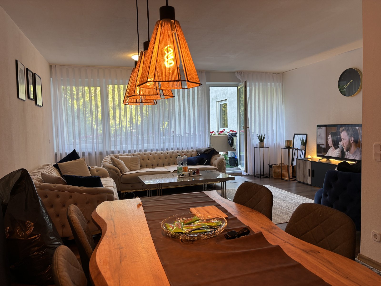 Wohn-/Essbereich mit Zugang zum Balkon Wohn-/Essbereich mit Zugang zum Balkon